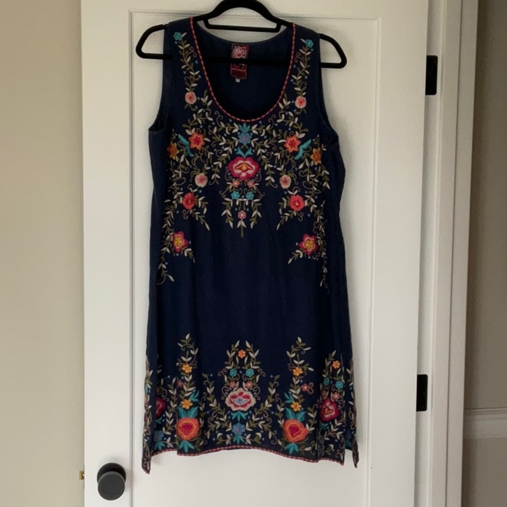 Size Large size 12-14. Great dress and so easy to travel with.